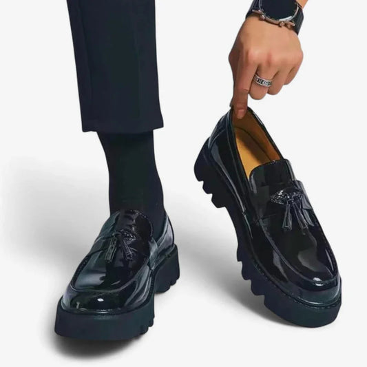 Mocassins Homme en Cuir Verni Noir à Glands avec Semelle Plateforme